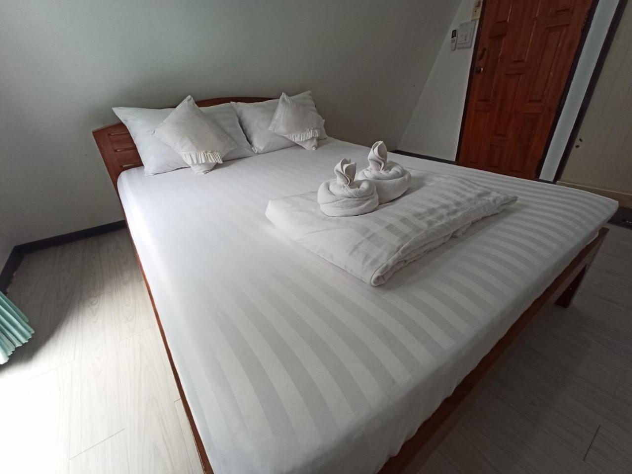 Rainbow House Resort Kamphaeng Phet Camera foto